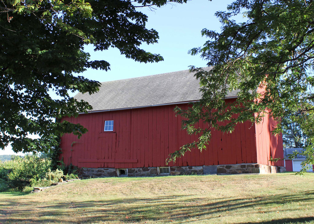 Meetinghouse Hill Barn North